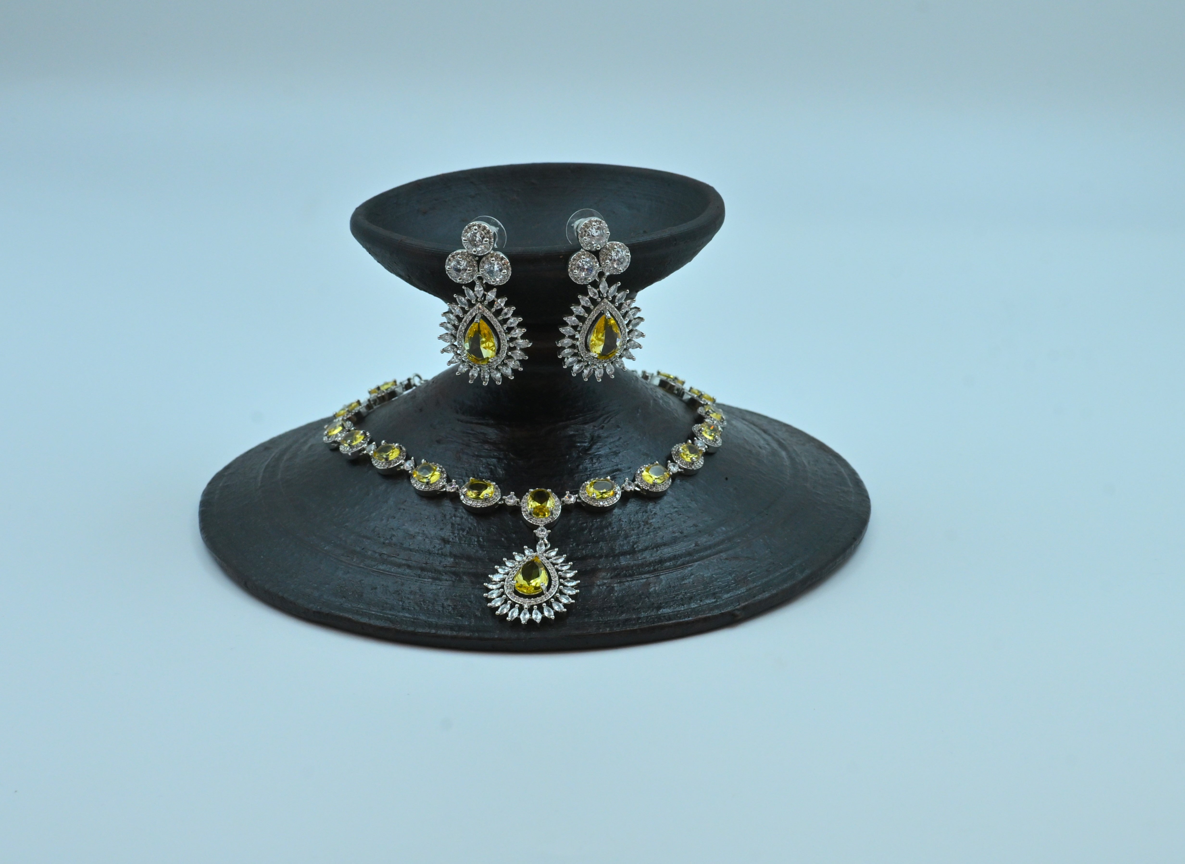 Zircon1028